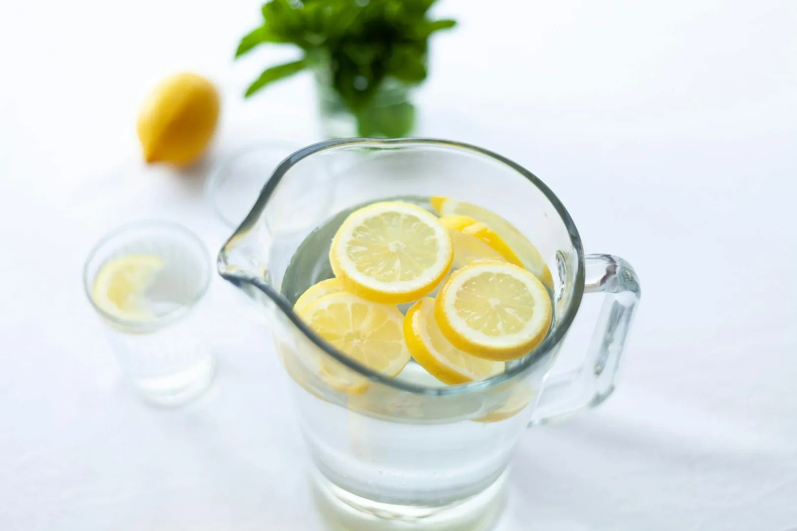 Hydratation : combien d'eau par jour vraiment et comment l'intégrer