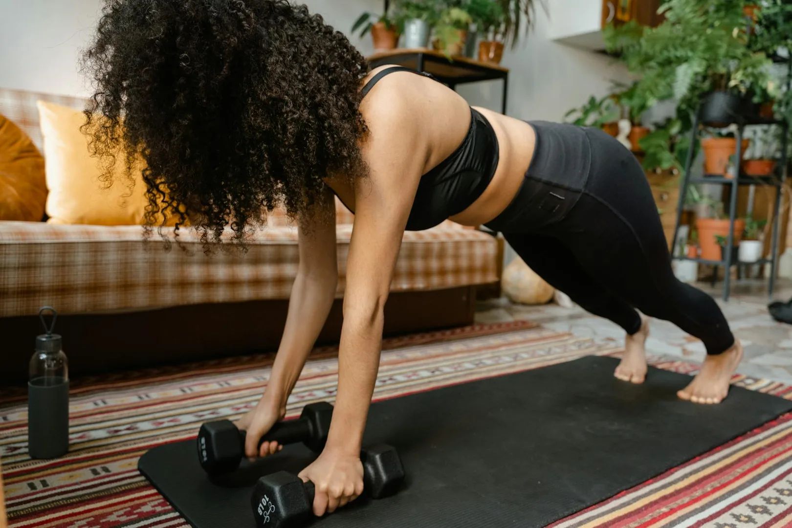 Mal de dos : prévenir au quotidien sans devenir obsédé de la posture