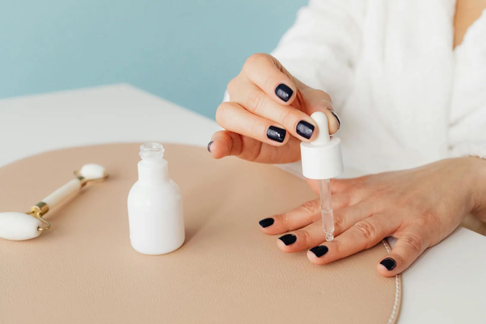 Ongles cassants : comprendre les causes et retrouver des ongles solides
