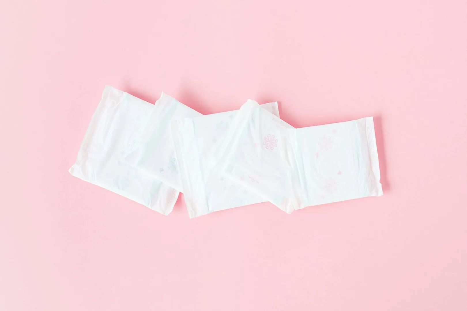 Premières règles : préparer et accompagner sa fille en douceur